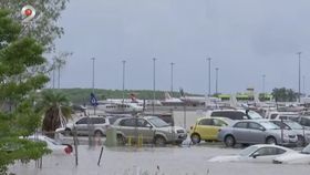 În timp ce potopul și crocodilii au ajuns pe străzile Australiei, China este îngropată sub zăpezi. În același timp, în Brazilia este alertă de caniculă